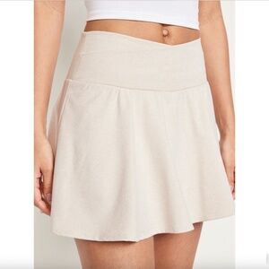 OLD NAVY | Extra High-Waisted CloudComfy Skort (size medium)